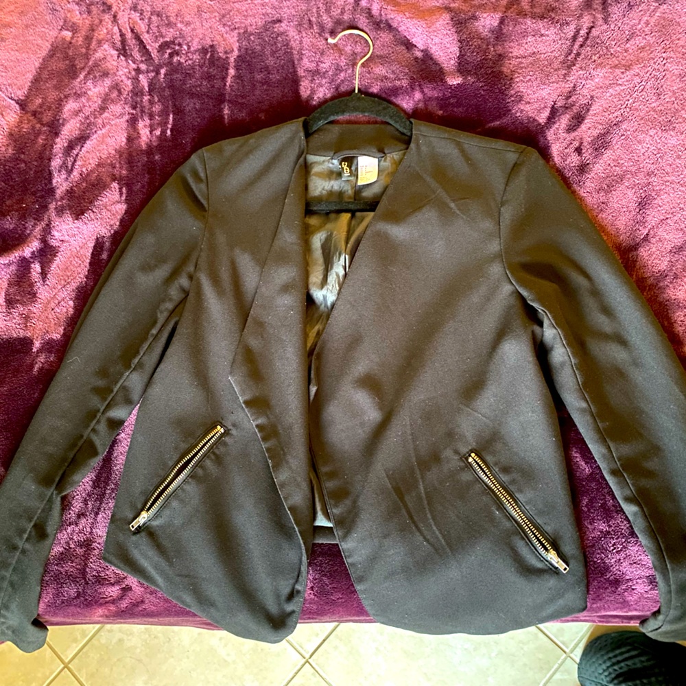 4 - H&M Black Blazer